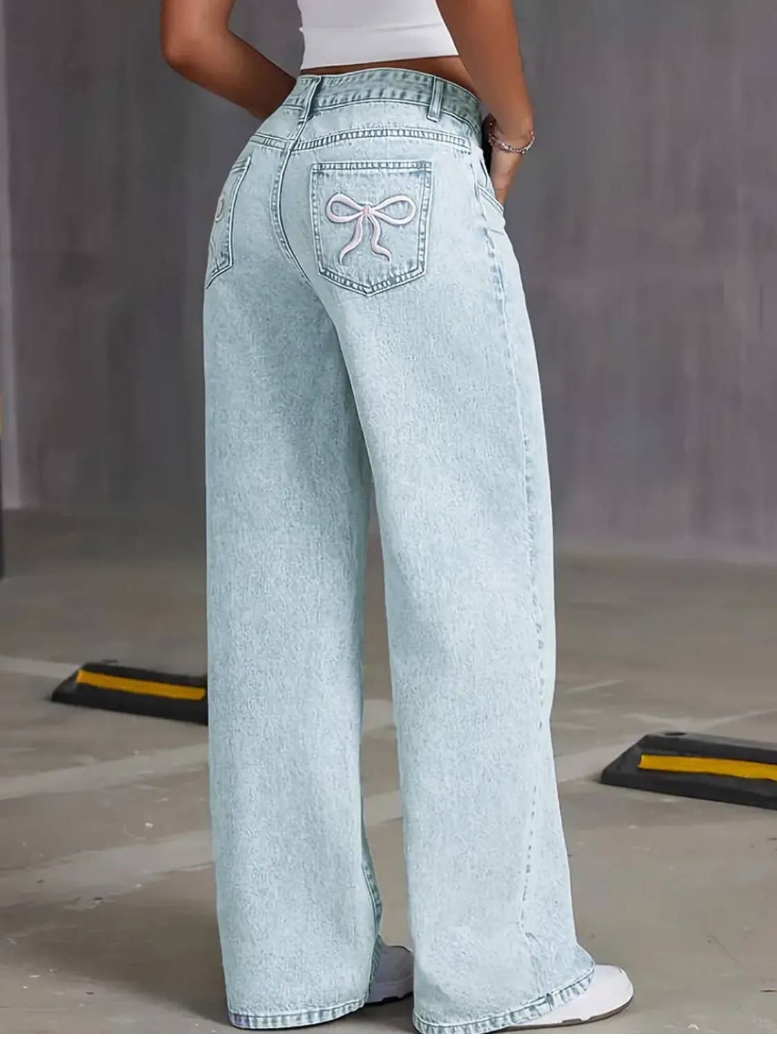 Bow Wide Leg Jeans: Light Wash