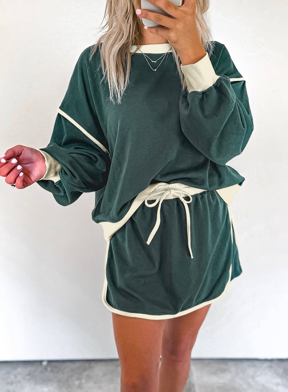 Color Contrast Loose Pullover and Lace-up Waist Skort Set: Evergreen