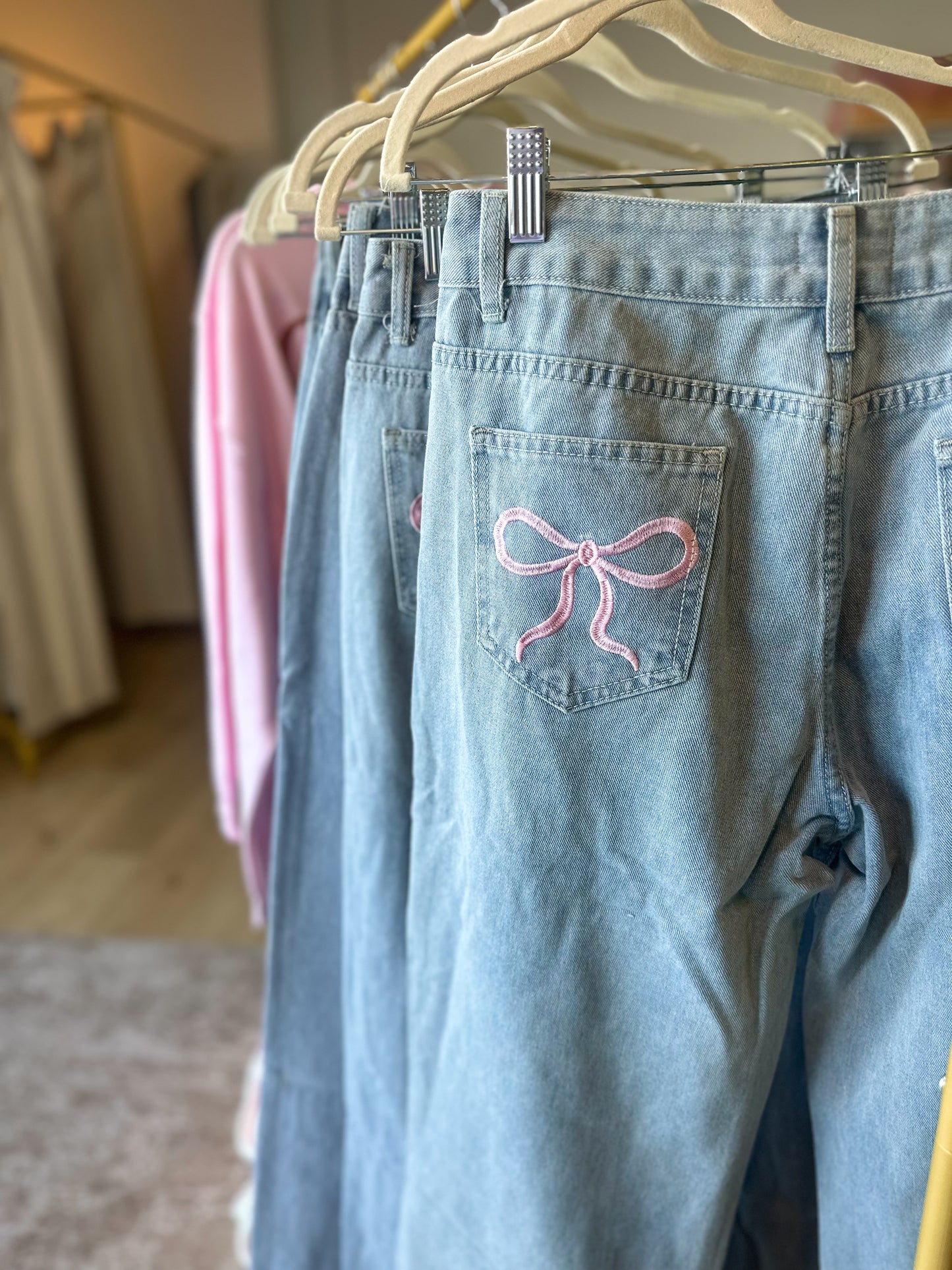 Bow Wide Leg Jeans: Light Wash