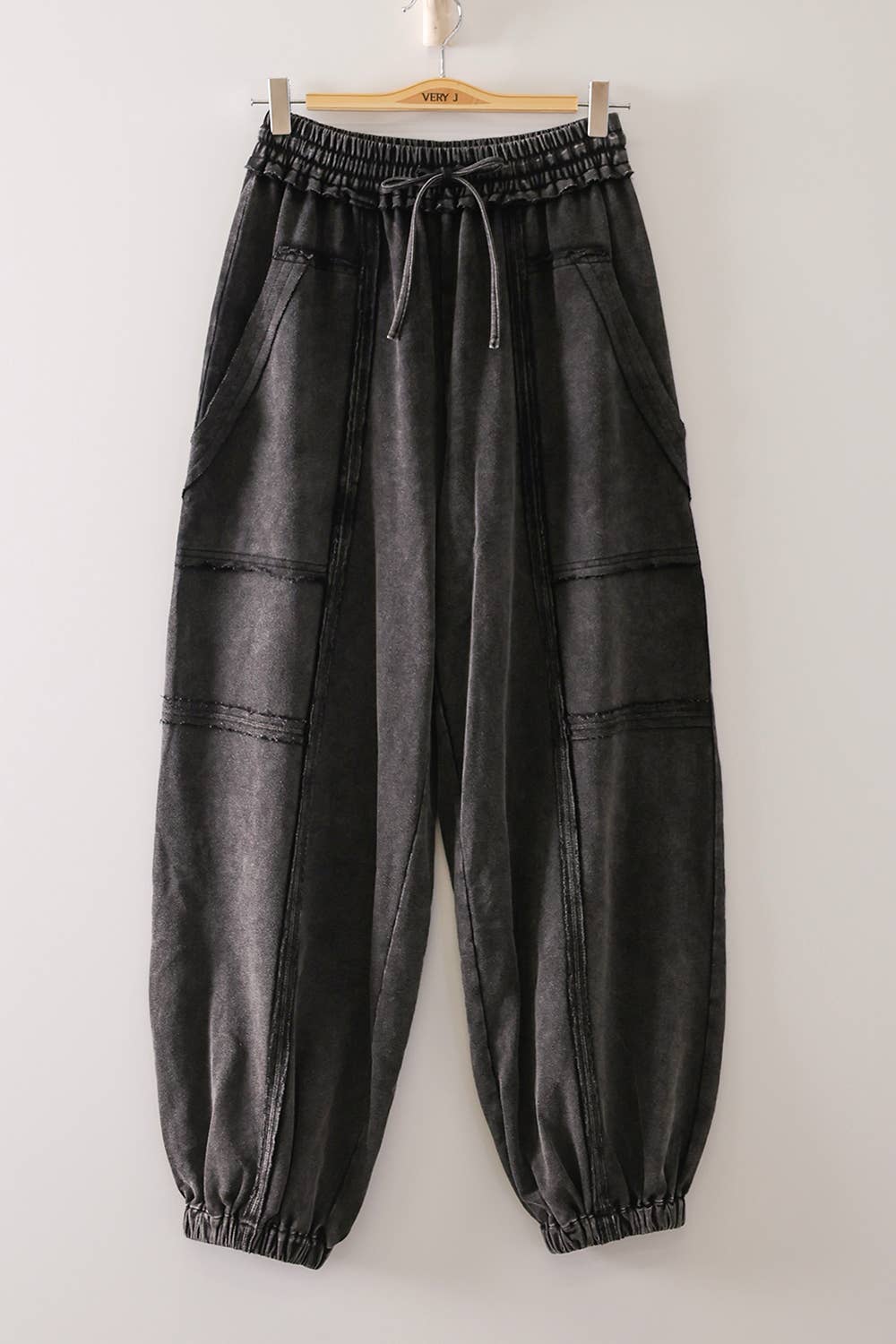 Vintage Wash Cargo Jogger Pants: Black