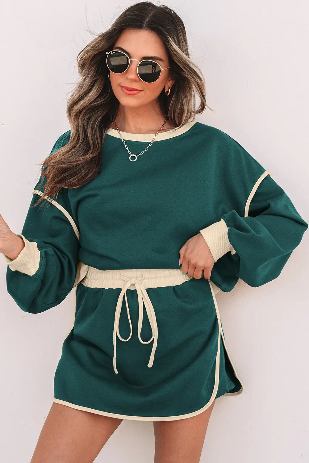Color Contrast Loose Pullover and Lace-up Waist Skort Set: Evergreen