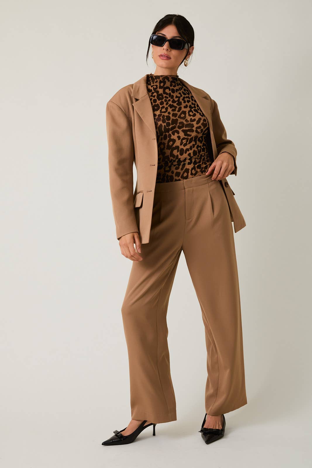 STRUCTURED SHOULDER FIT & FLARE BLAZER: TAUPE