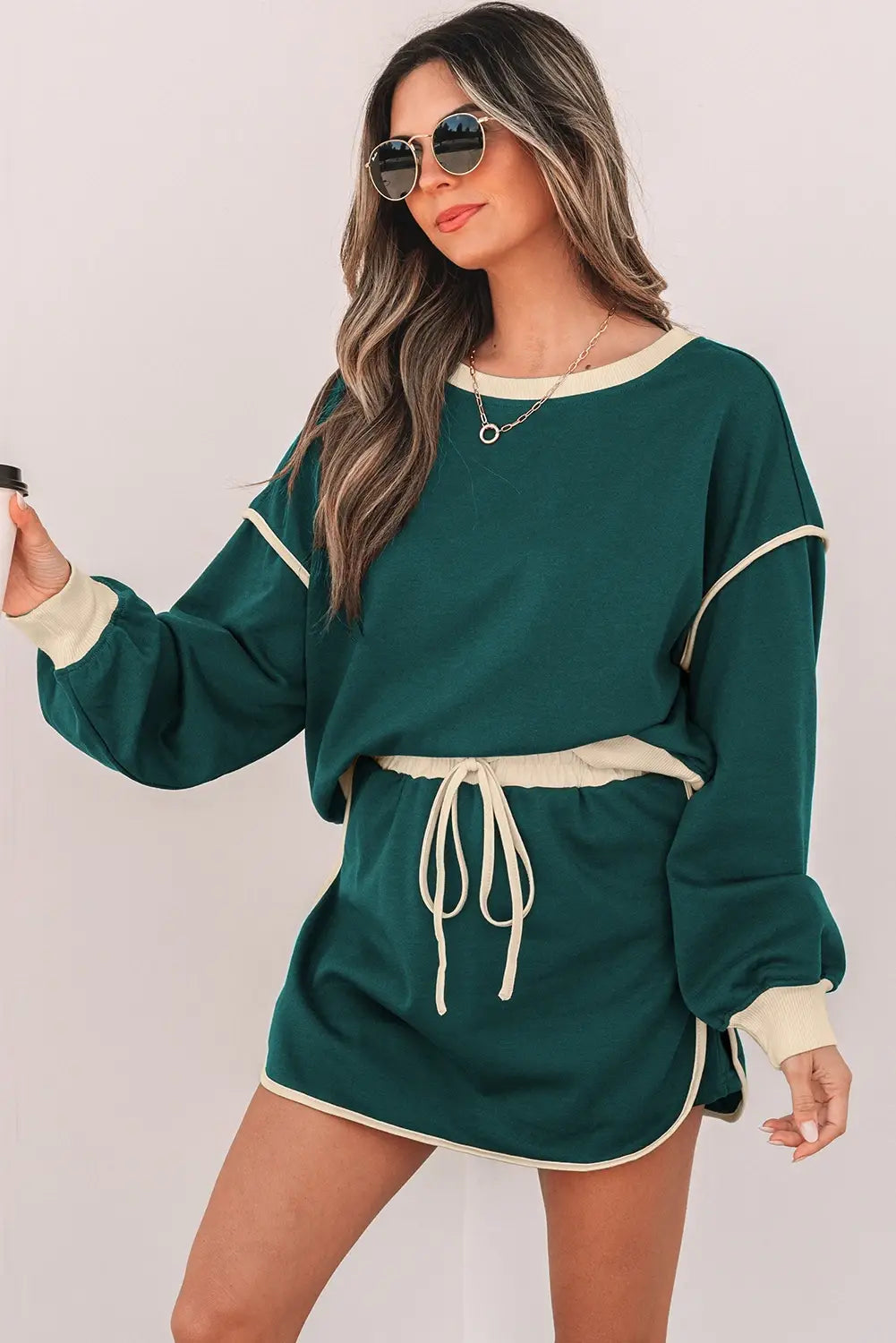Color Contrast Loose Pullover and Lace-up Waist Skort Set: Evergreen