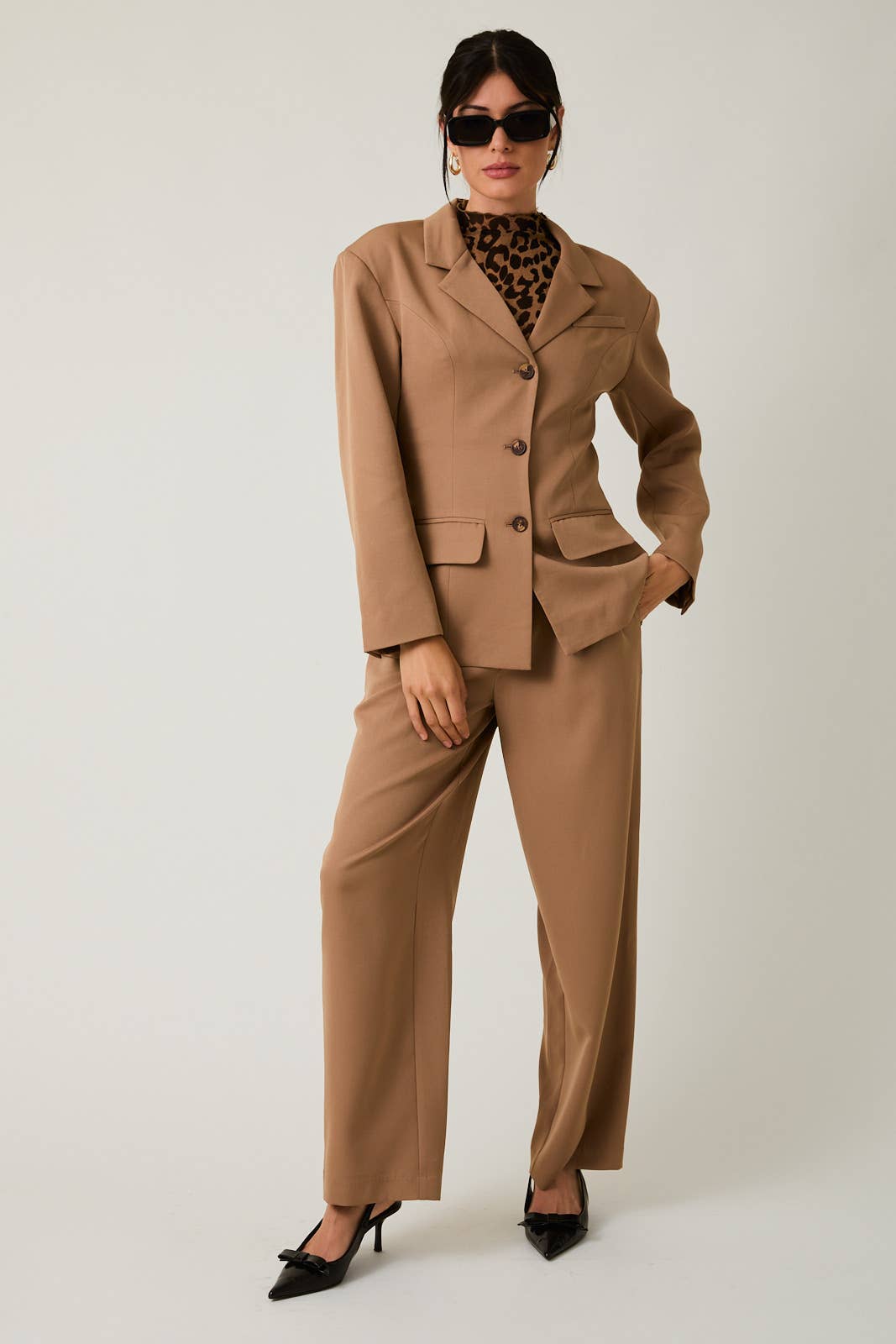 STRUCTURED SHOULDER FIT & FLARE BLAZER: TAUPE